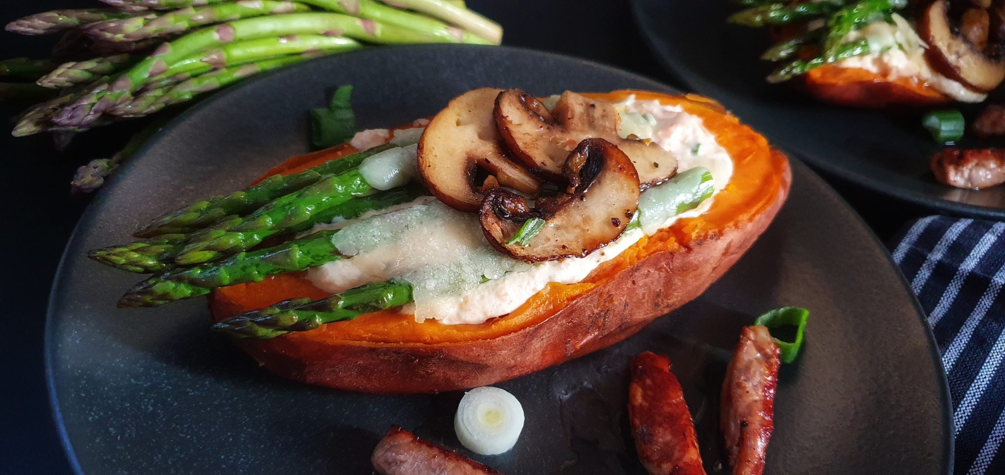 Gefüllte Süßkartoffel mit grünem Spargel (vegan) - lifestylezauber.de