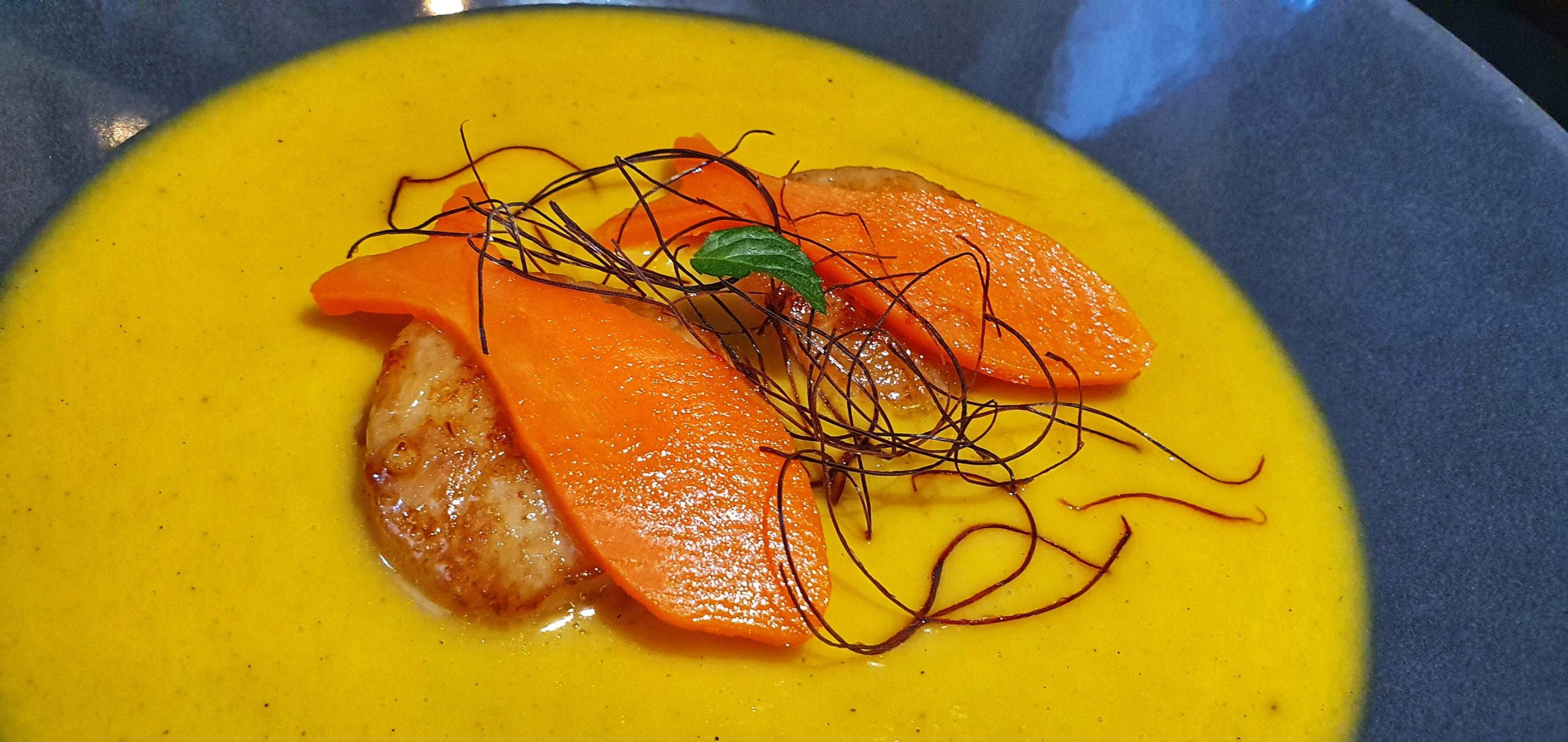 Kocht mit: Gelbe Curry Möhrensuppe mit Jakobsmuscheln - lifestylezauber.de Kocht mit: Gelbe Curry Möhrensuppe mit Jakobsmuscheln - lifestylezauber.de